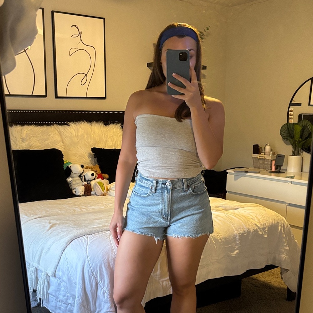 Abercrombie & Fitch 90s High Rise Relaxed Cutoff Shorts!
